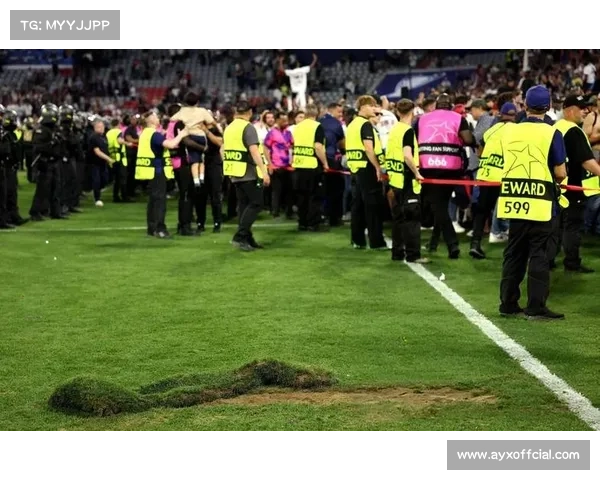 巴黎圣日耳曼球迷街头庆祝，欧冠抽签结果引发狂欢